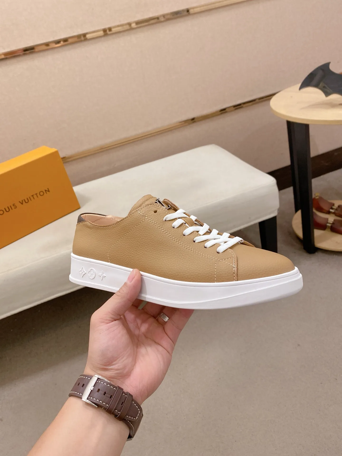 Men's shoes💰 440💰louis vuitton (Louis Vuitton/lv) top 🔍🔍 new models are on sale at the same time at the counter. The upper 🇮🇹 is imported from Italy first-layer cowhide, and the lining is fully imported sheepskin 💪💪, completely 1⃣️ to 1 ⃣️Re-engraved🇮🇹💪💪, ⚠Sole: The original sole is specially provided by the original factory, the exclusive movable molded sole is super comfortable, ⚠The original factory follows the order, 🔍🔍high quality, you can enter and exit the counter at will, welcome to compare⚠. Code number:38-44